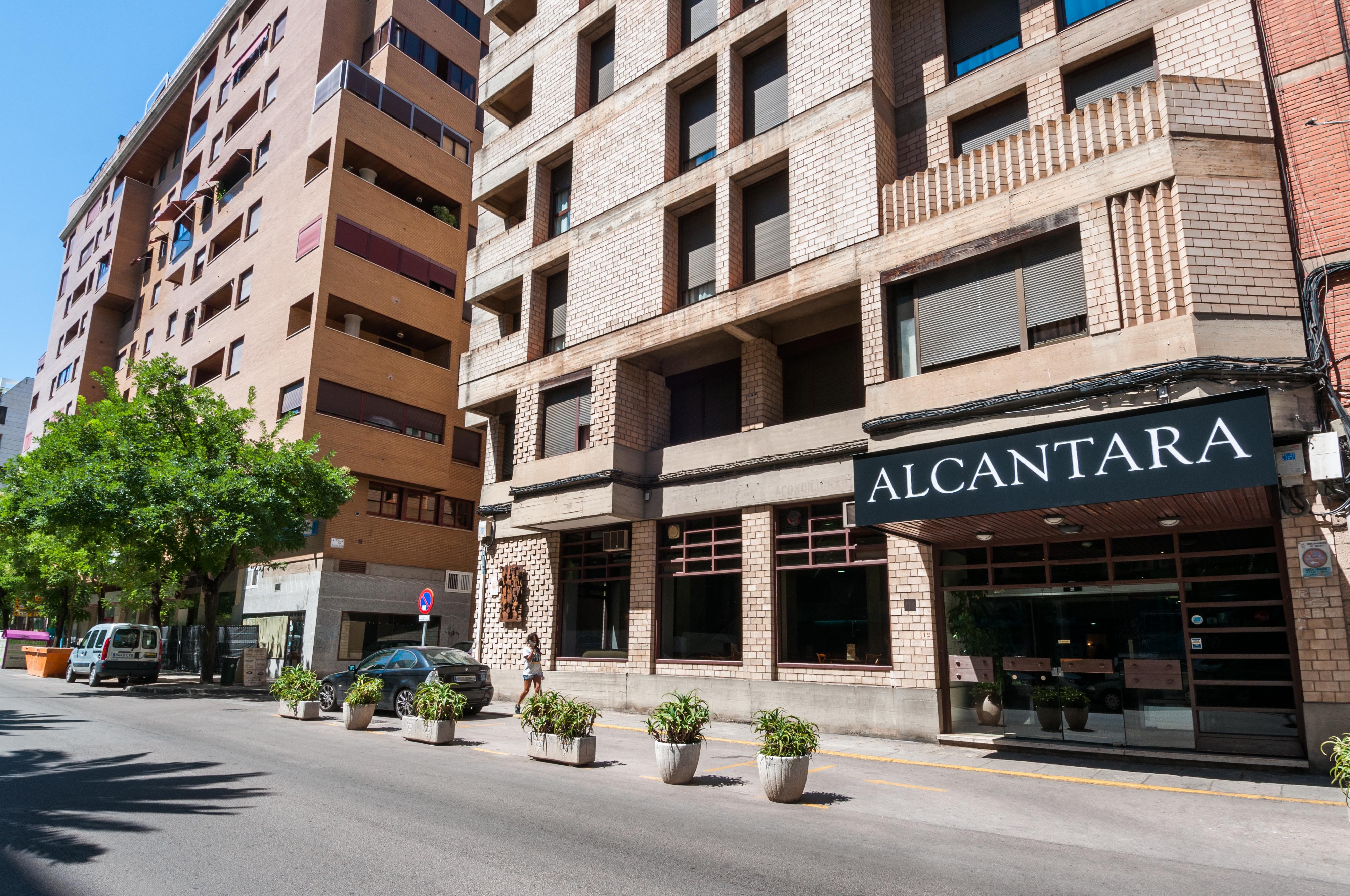 Alcantara 3* Caces